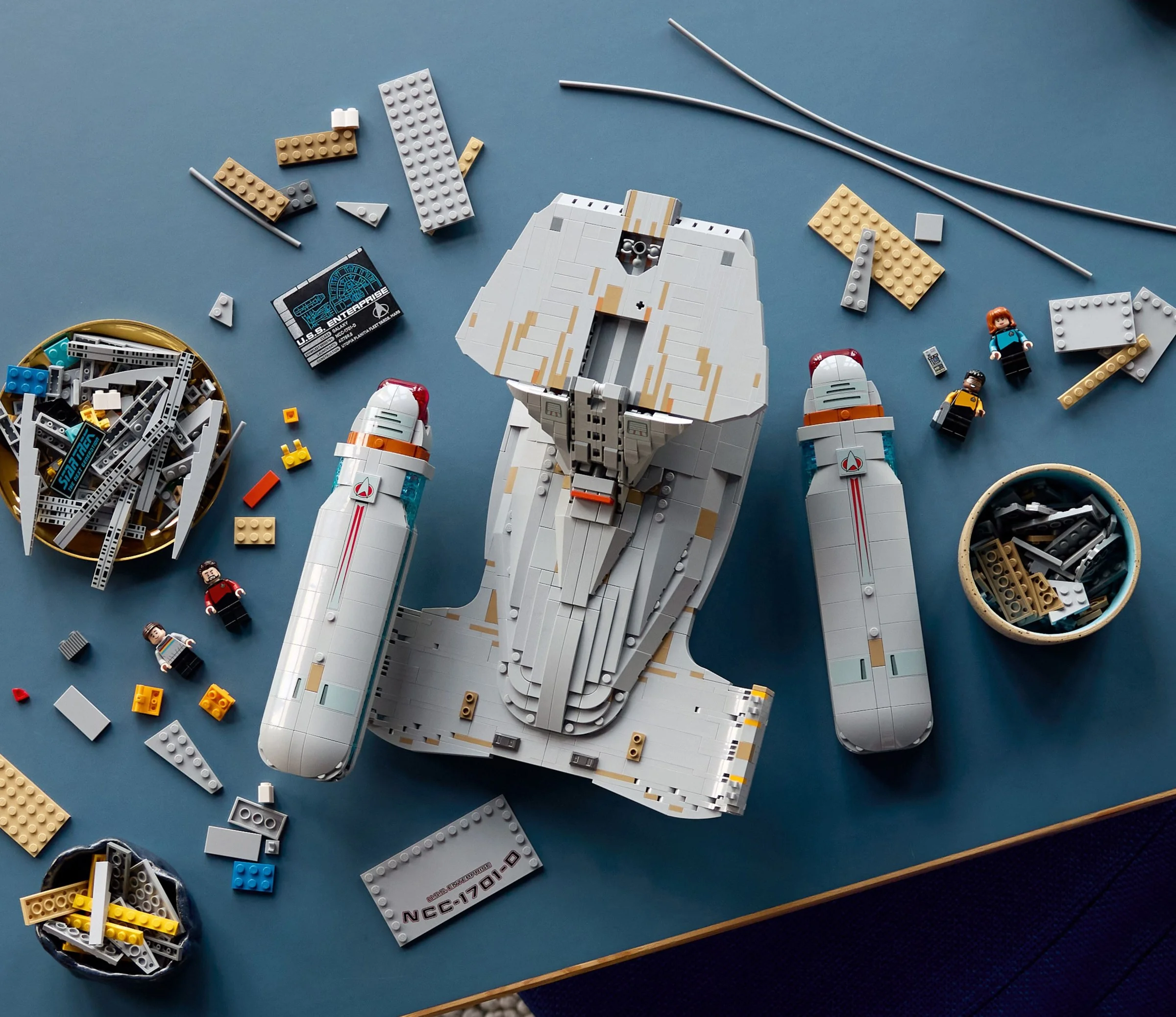 Star Trek: U.S.S. Enterprise NCC-1701-D™ - Thumbnail 2