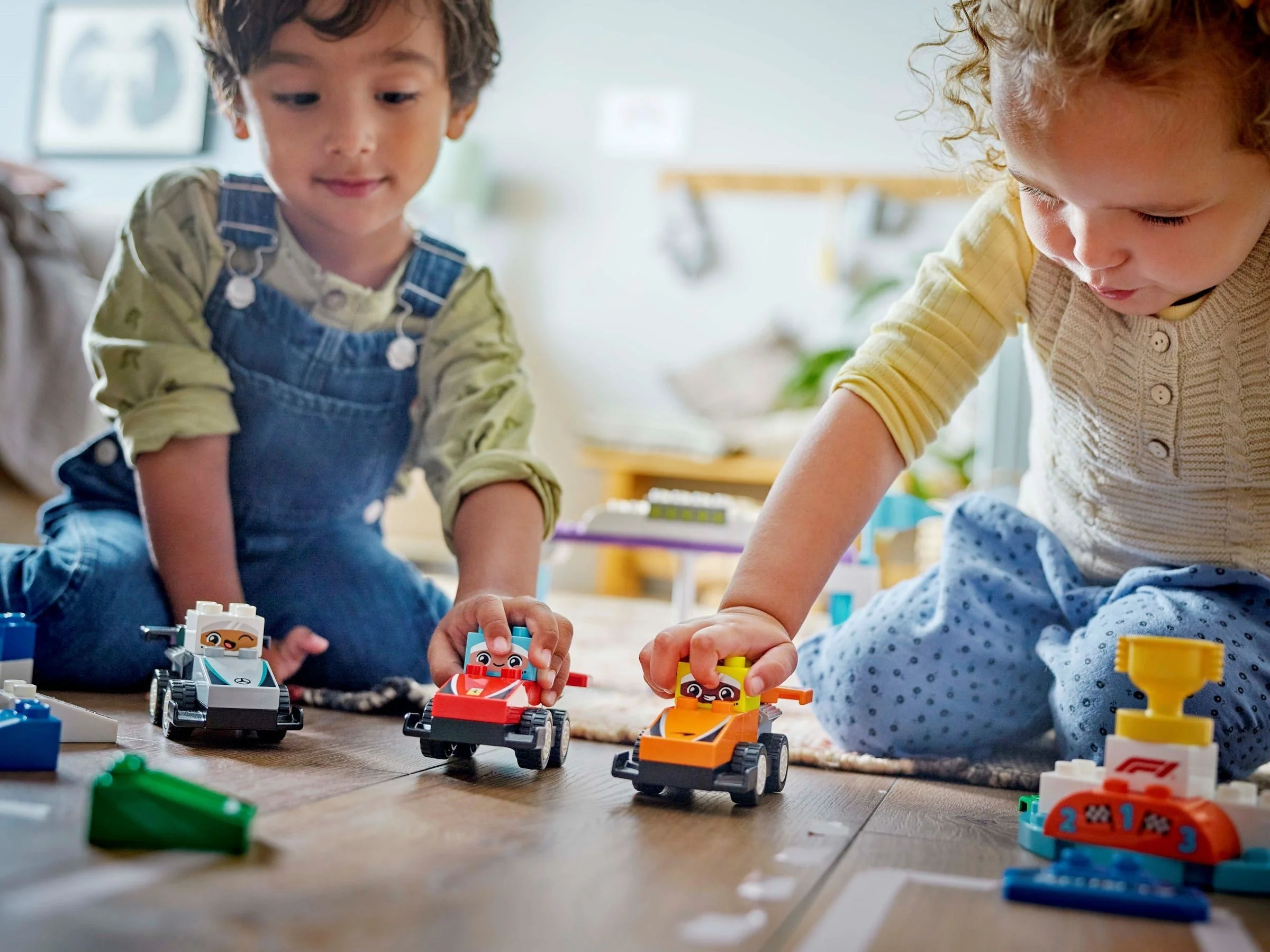 F1® Team Rennautos mit Rennfahrern - Thumbnail 6