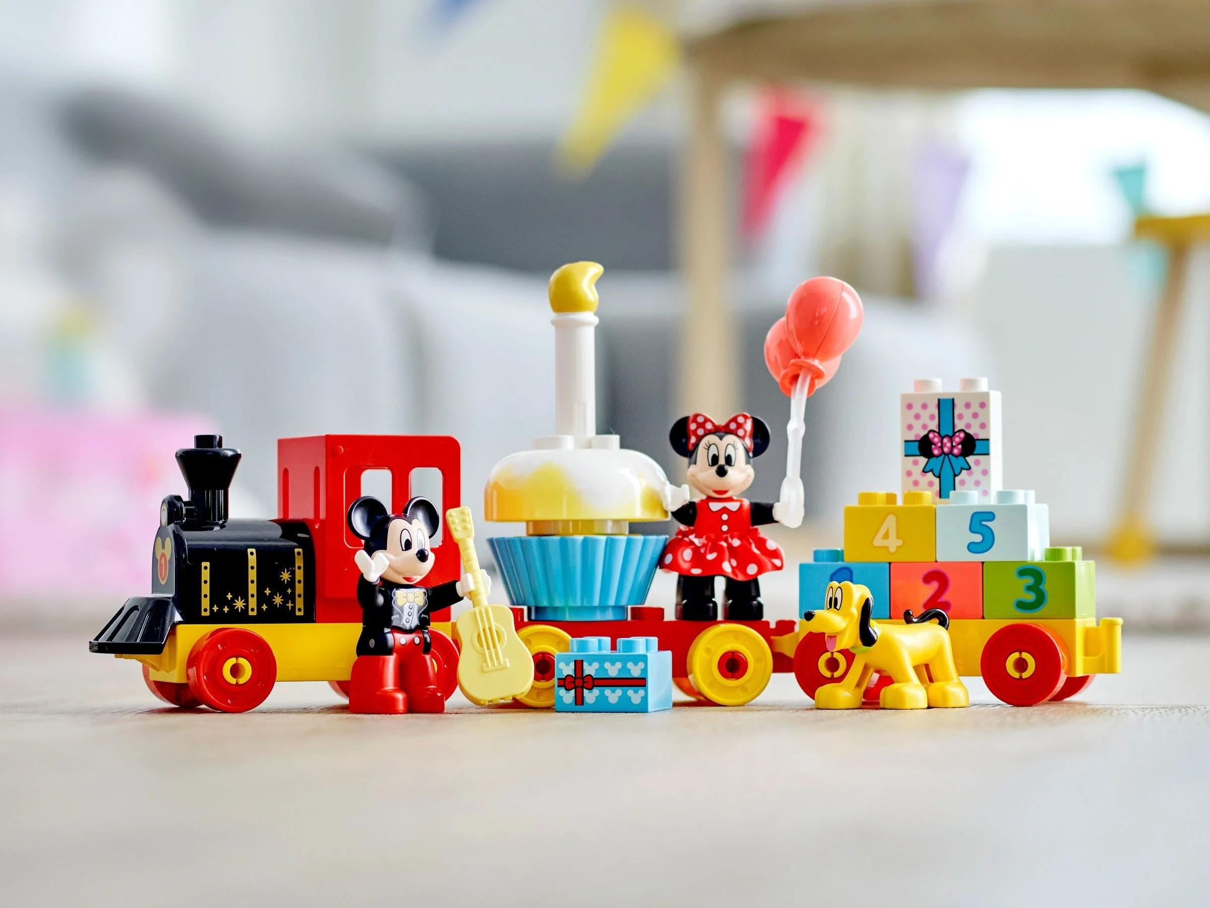 Mickey Minnie Birthday Train - Thumbnail 12