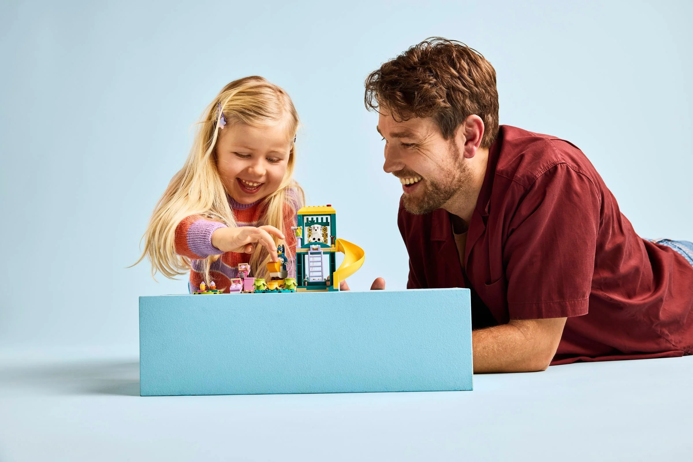 Bluey und Chloe auf dem Spielplatz - Thumbnail 8