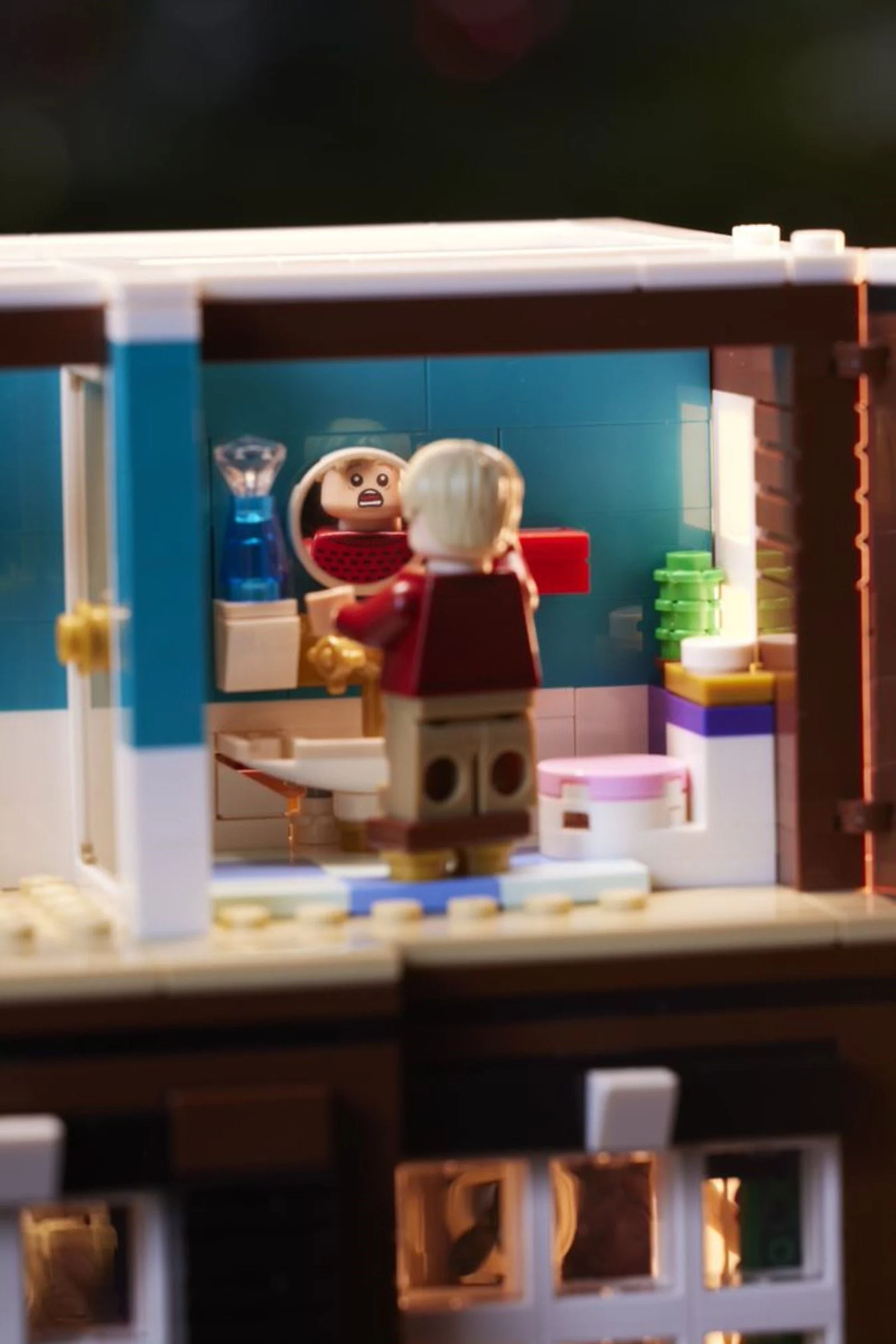 LEGO® Ideas Home Alone - Thumbnail 6