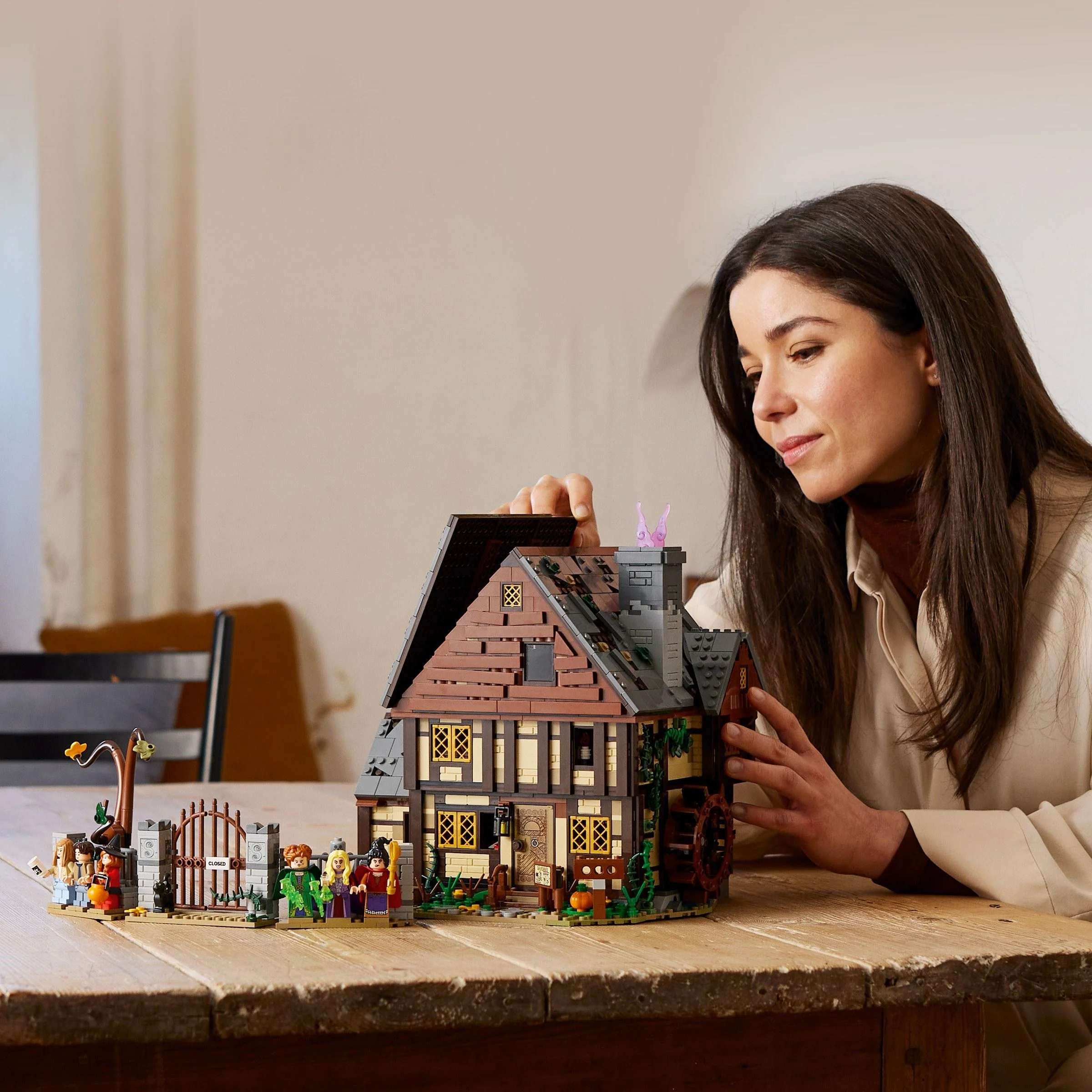 Disney Hocus Pocus: Das Hexenhaus der Sanderson-Schwestern - Thumbnail 10