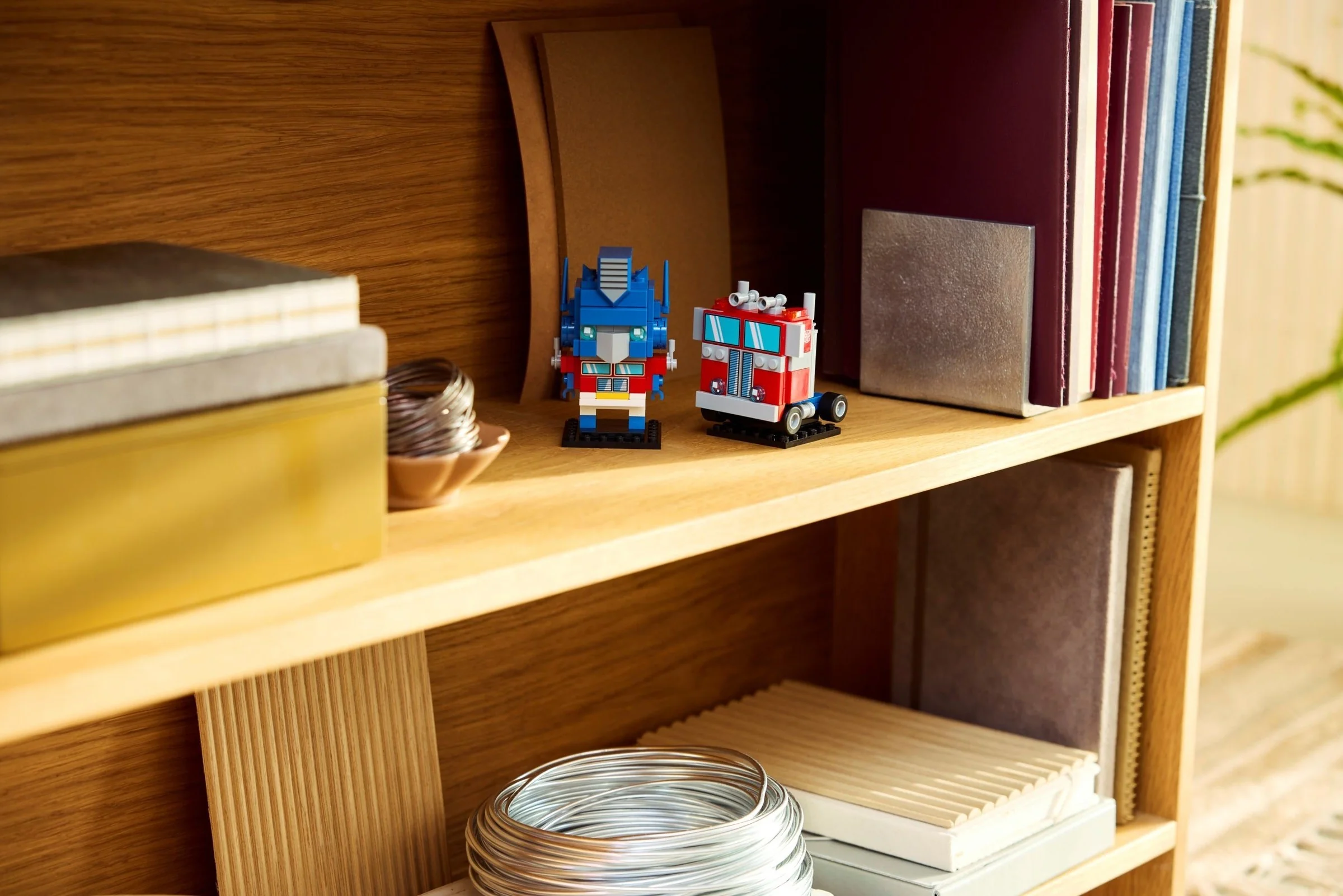 Optimus Prime Robot Vehicle - Thumbnail 2