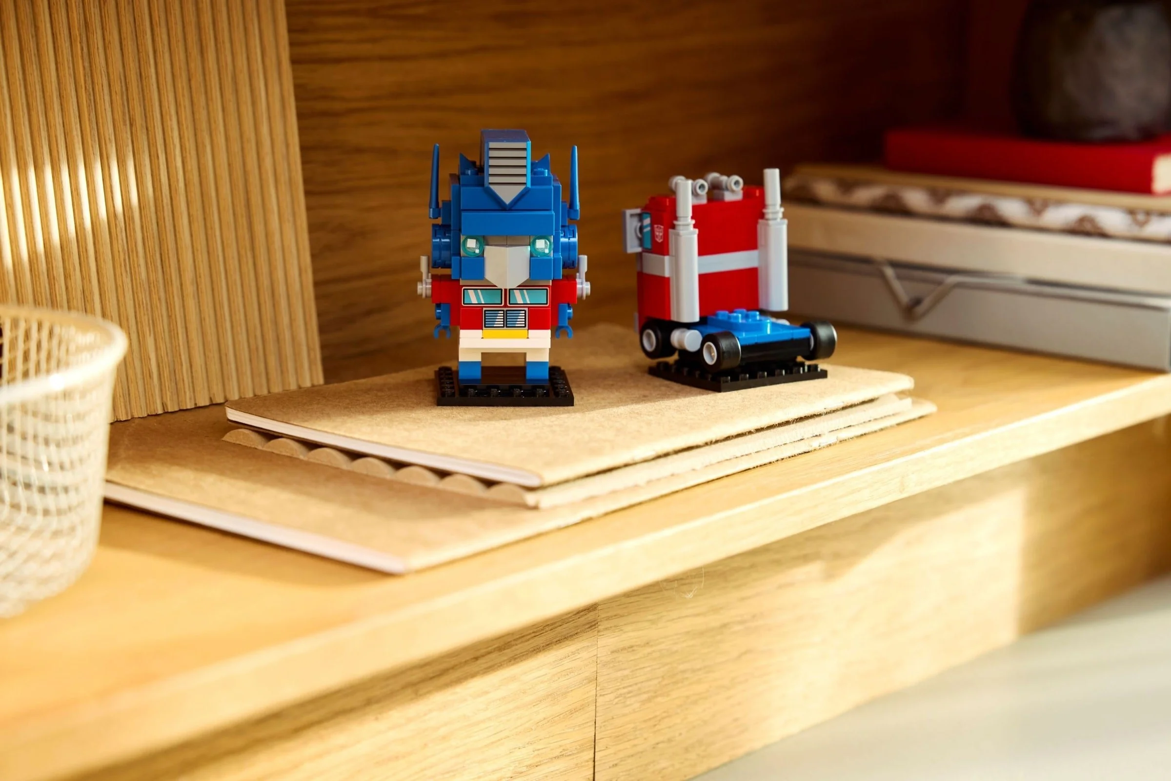Optimus Prime Robot Vehicle - Thumbnail 8