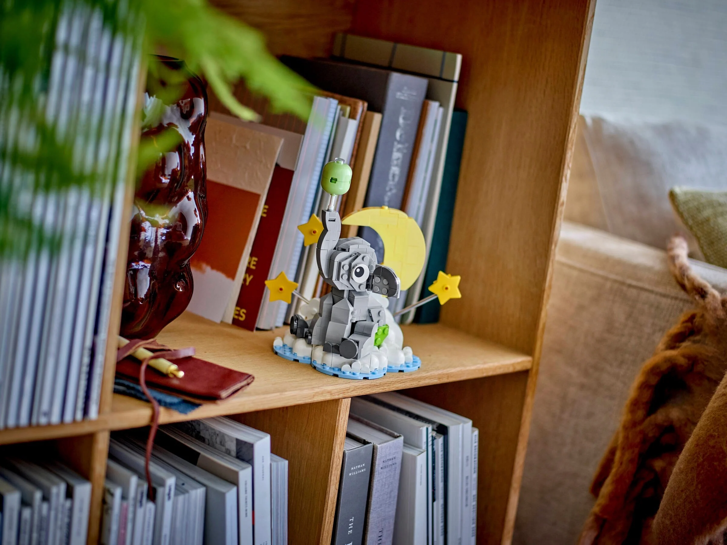 Schwebender Baby-Elefant - Thumbnail 2