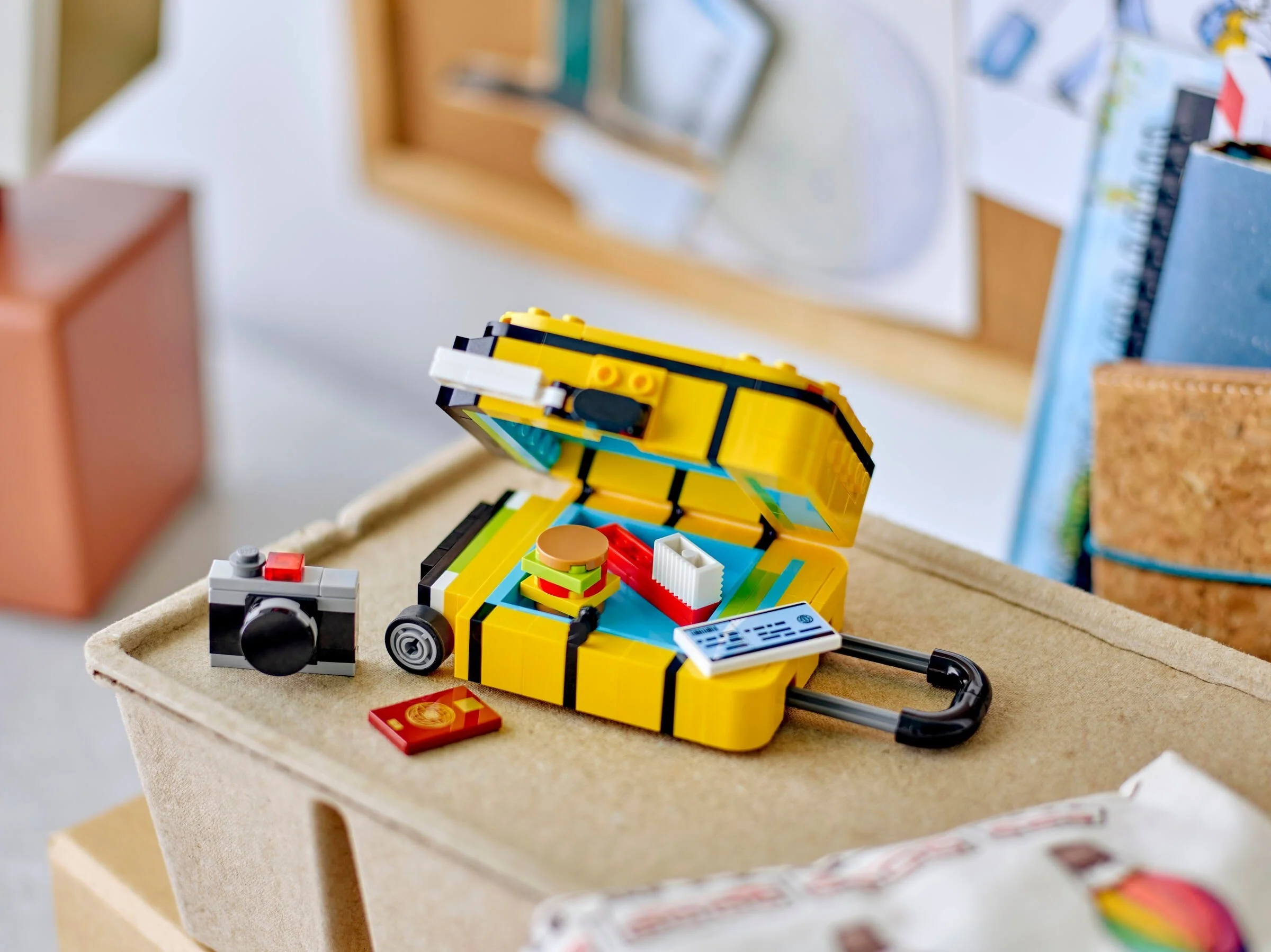 Gelber Reisekoffer - Thumbnail 7