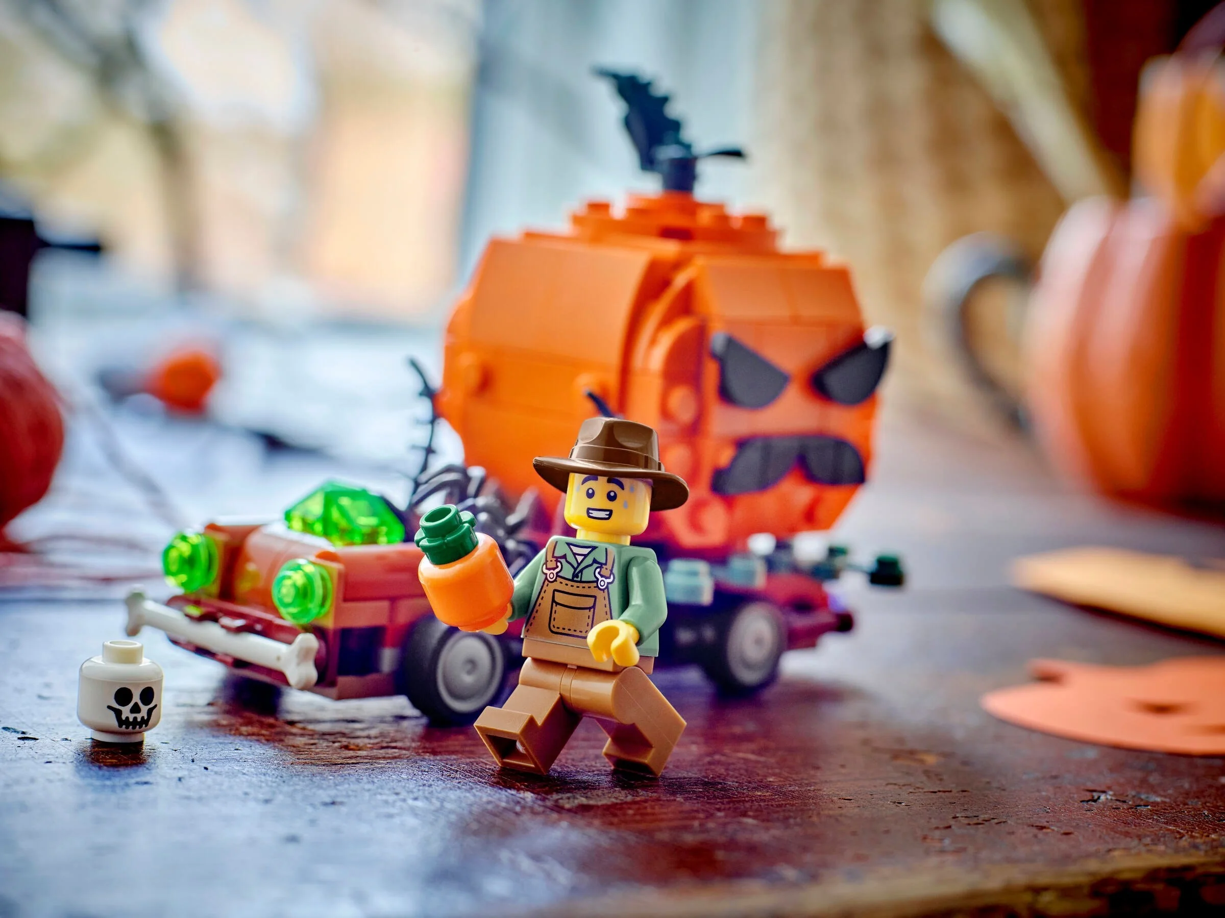 Pickup mit Halloweenkürbis - Thumbnail 9