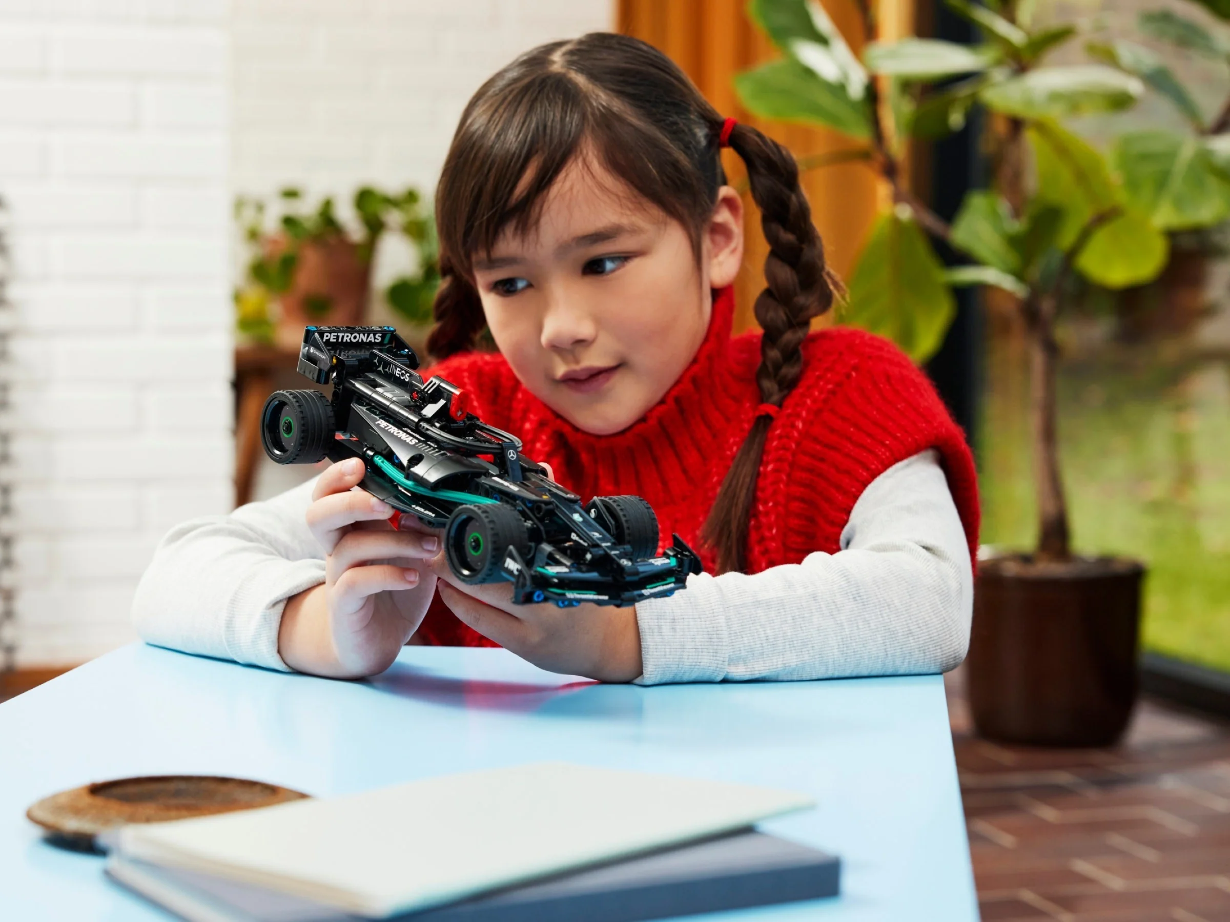 Mercedes-AMG F1 W14 E Performance Pull-Back - Thumbnail 4