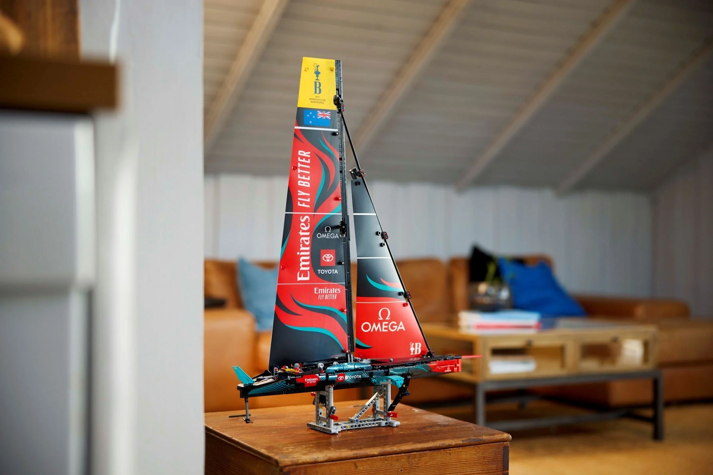 Emirates Team New Zealand AC75 Rennjacht - Thumbnail 5