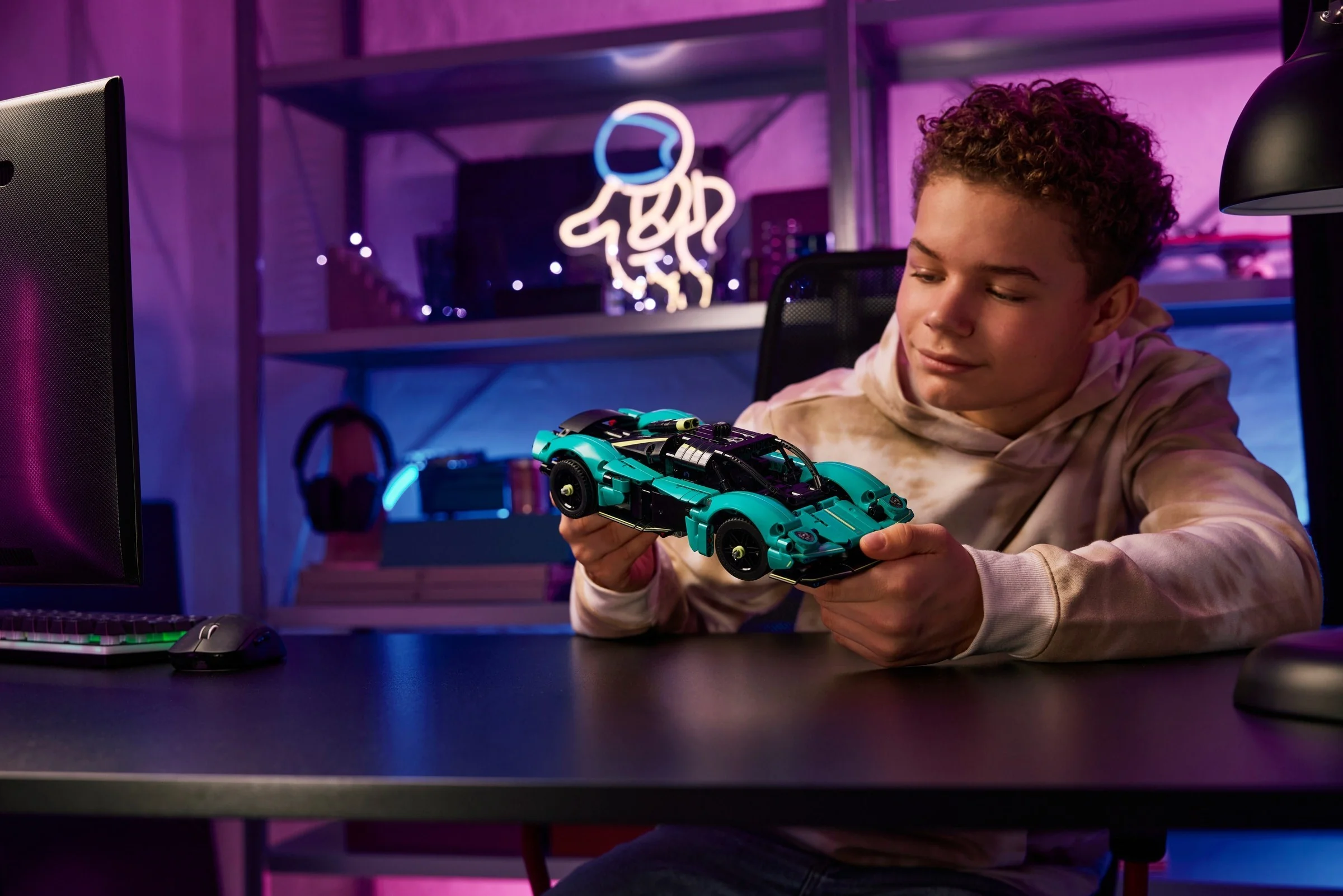 Aston Martin Valkyrie - Thumbnail 3