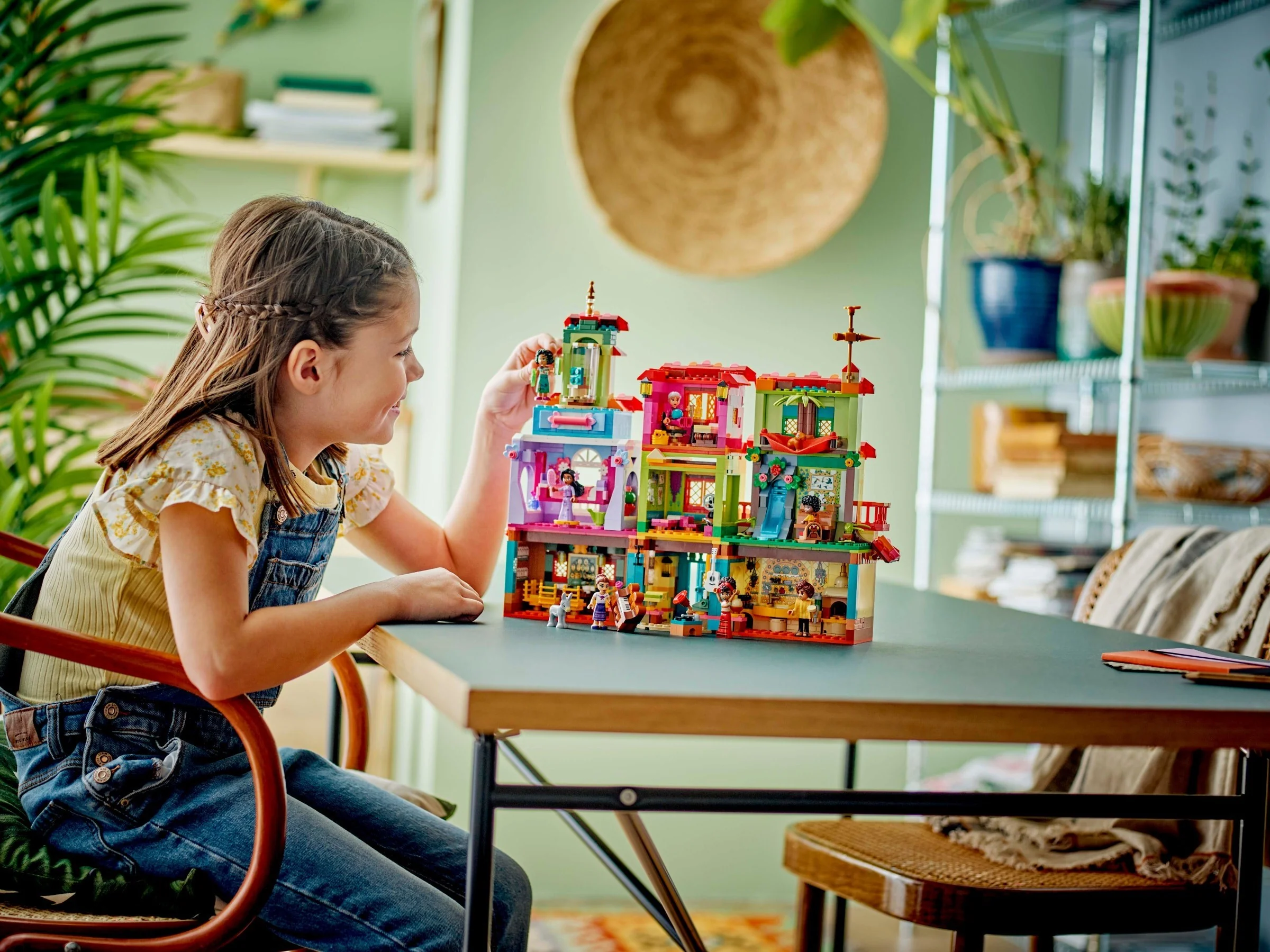 Das magische Haus der Madrigals - Thumbnail 2