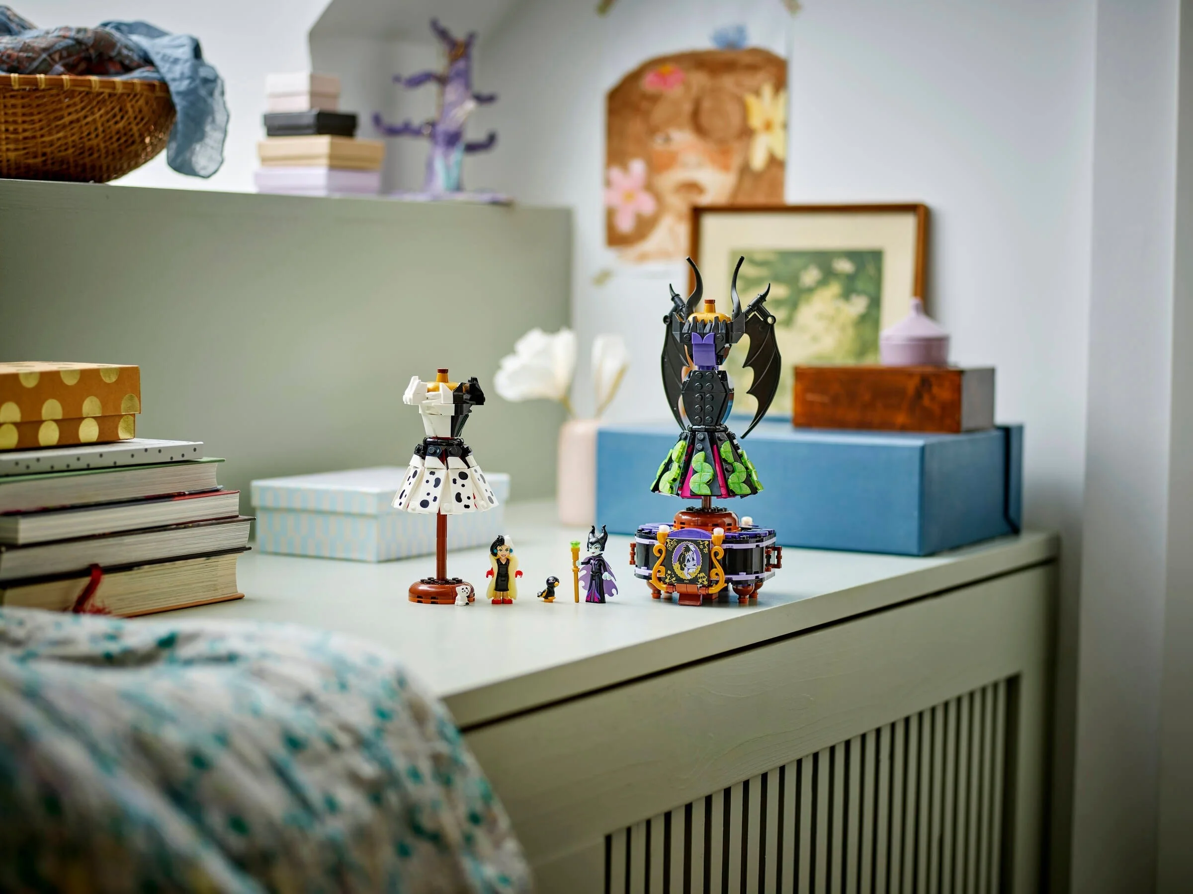 Die Kleider von Malefiz und Cruella De Vil - Thumbnail 5