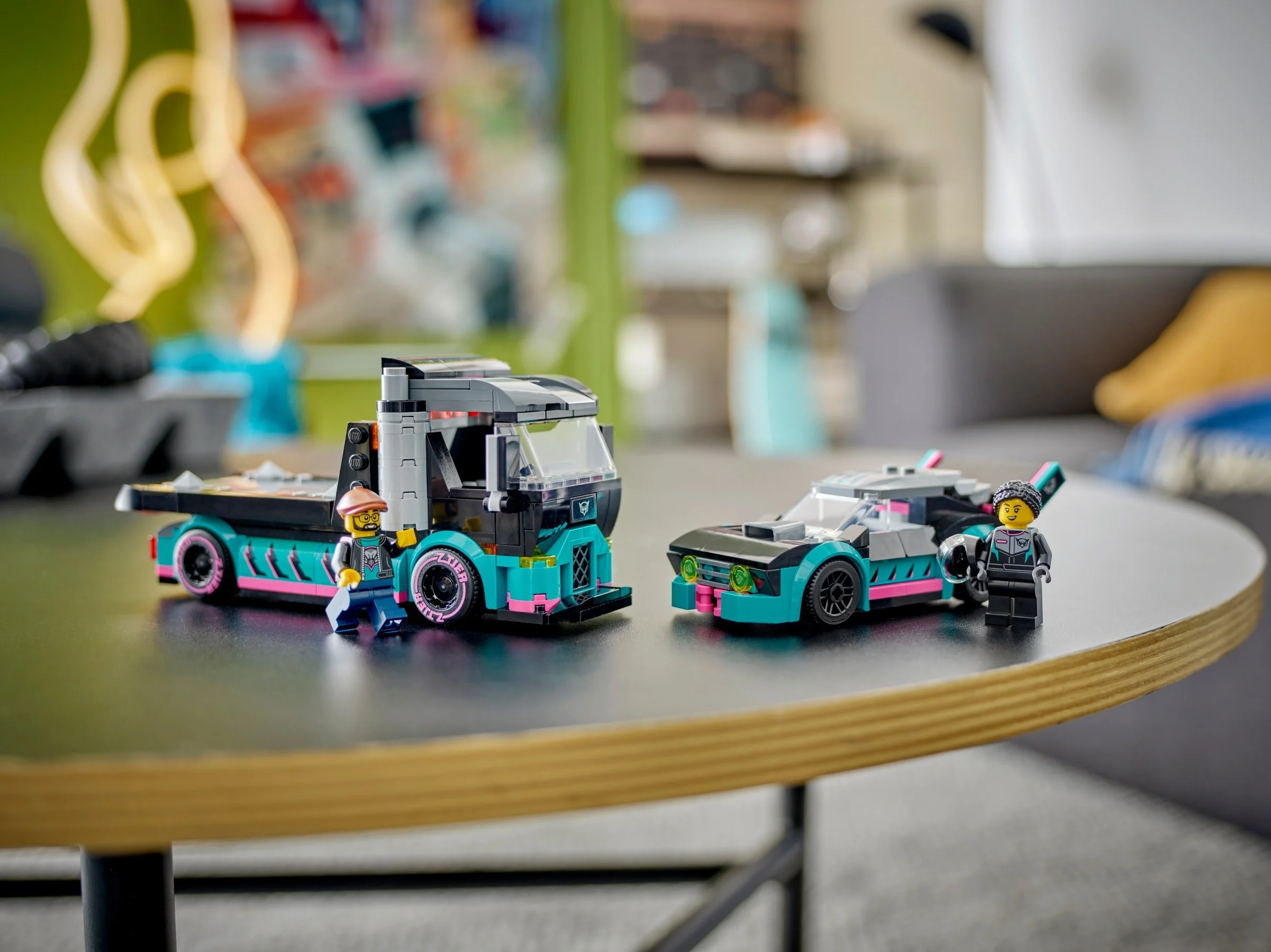 Autotransporter mit Rennwagen - Thumbnail 2