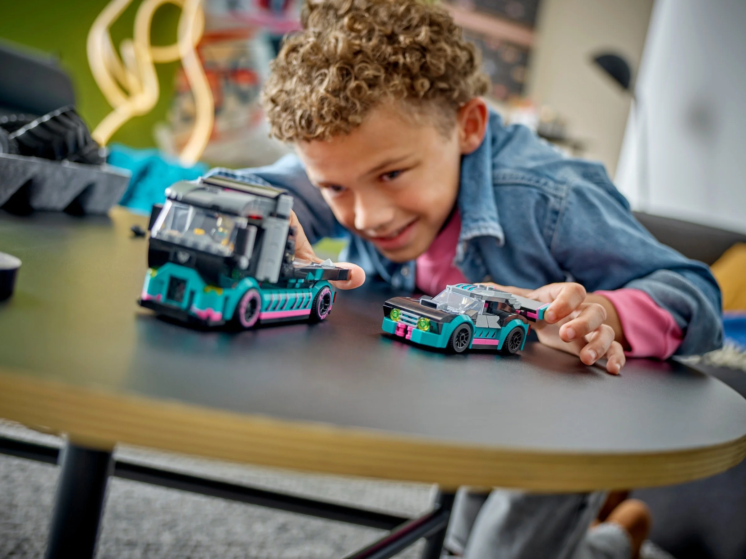 Autotransporter mit Rennwagen - Thumbnail 3