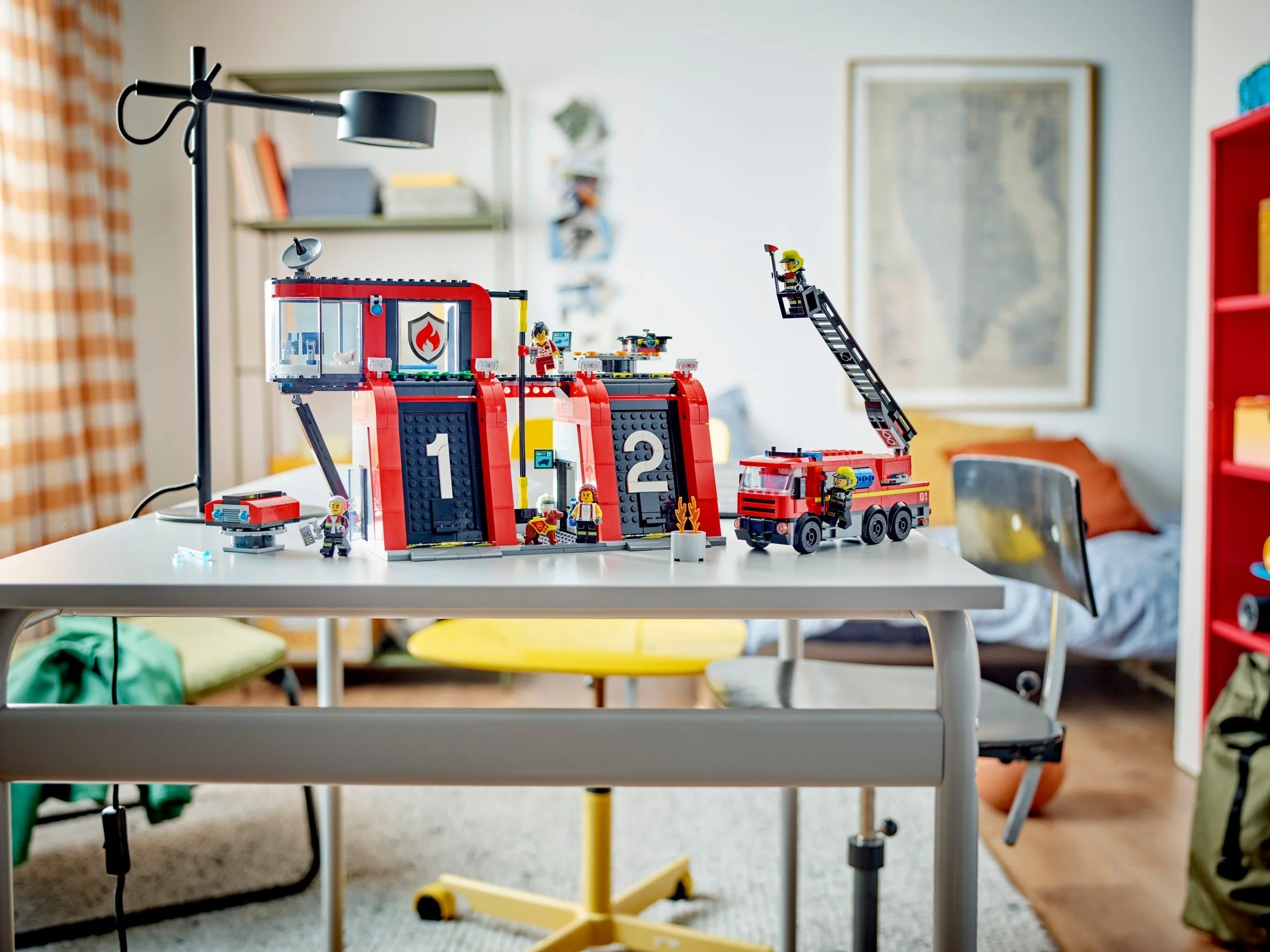 Fire Station With Fire Truck - Thumbnail 4