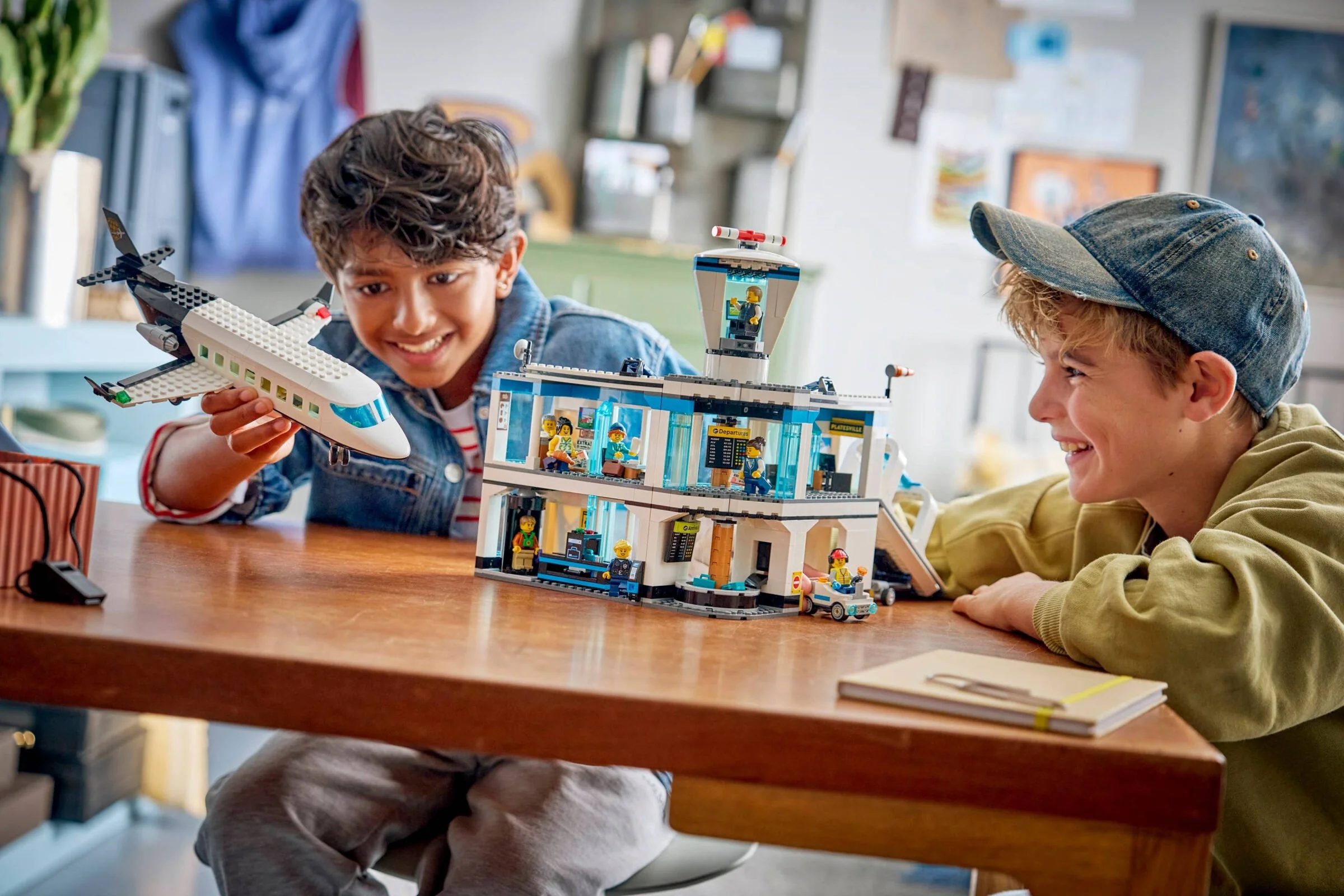 Flughafen mit Flugzeug - Thumbnail 4