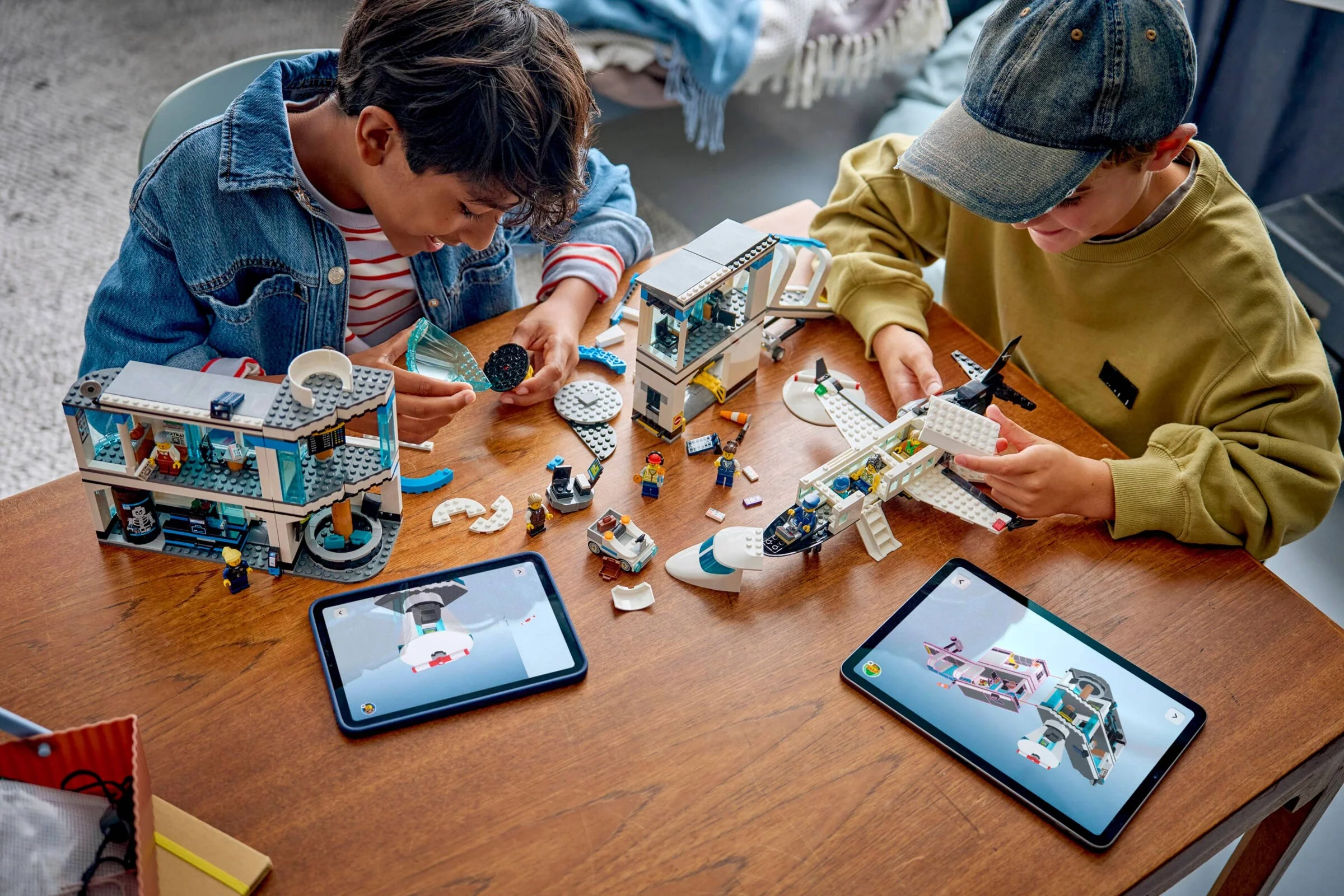 Flughafen mit Flugzeug - Thumbnail 9