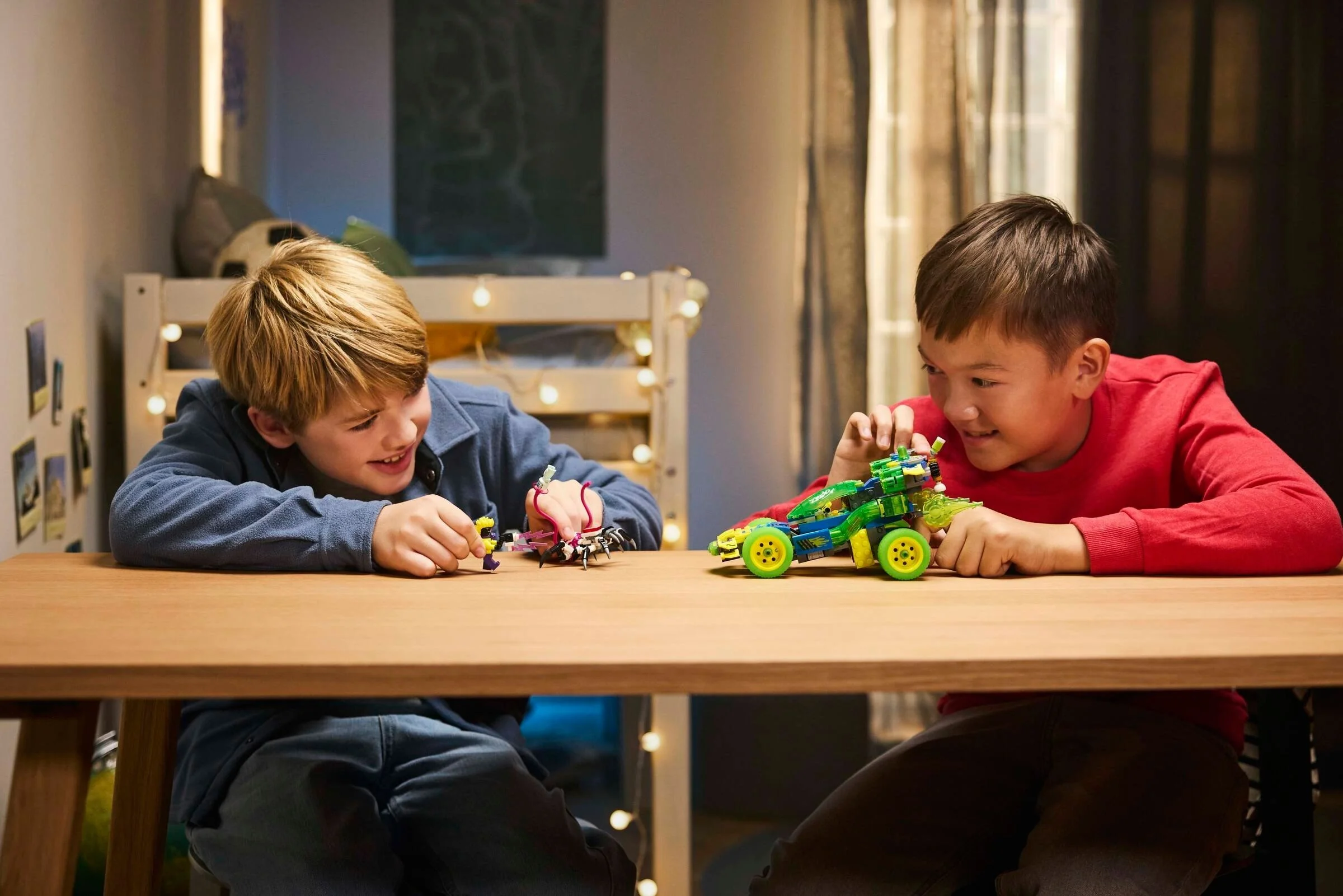 Mateo mit dem Z-Blob Action-Rennwagen - Thumbnail 5