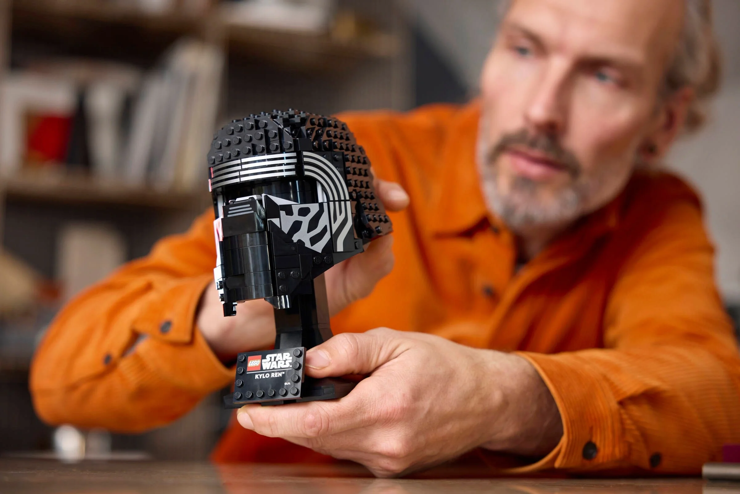 Kylo Ren™ Helm - Thumbnail 5