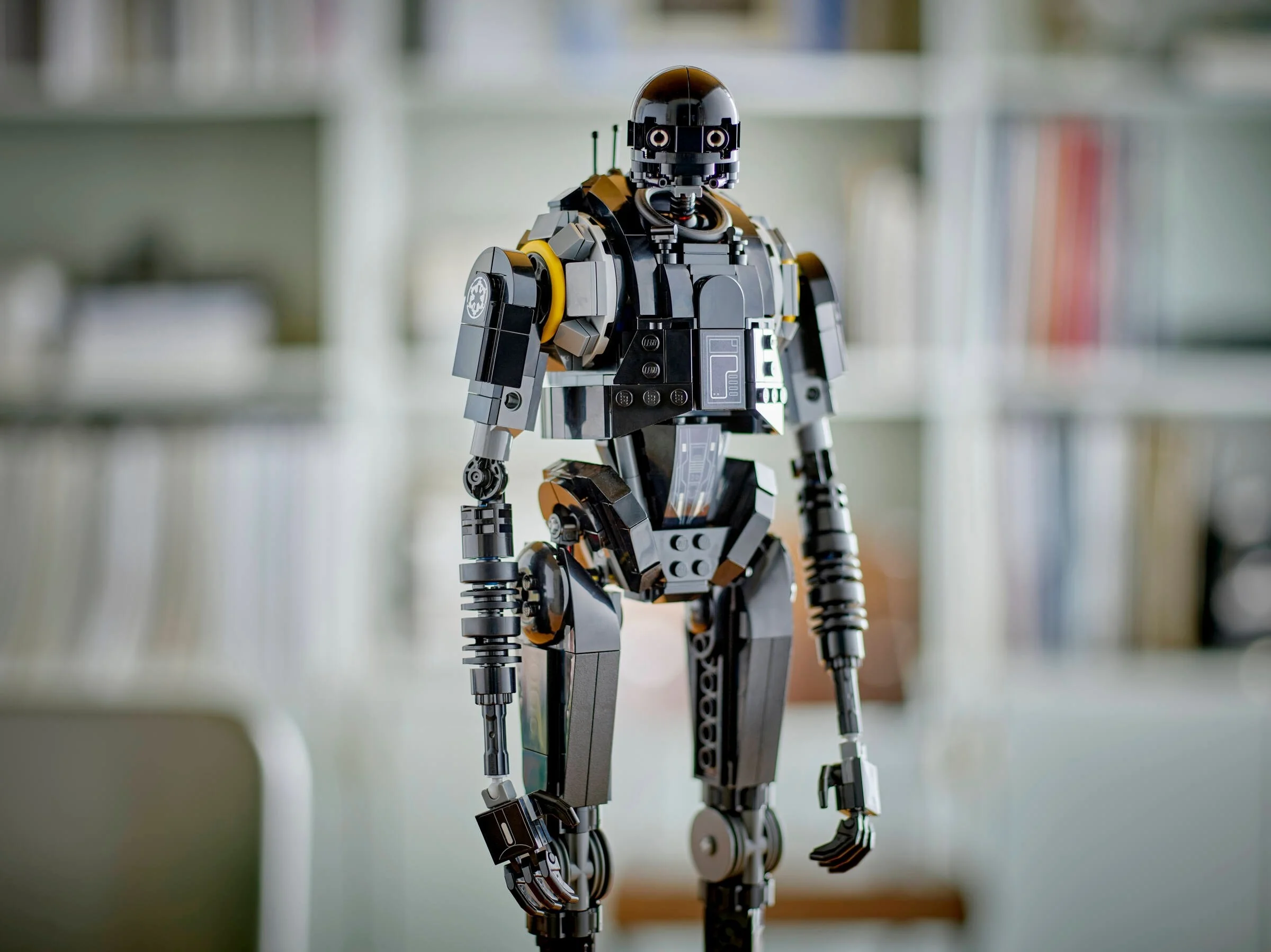 K 2So Security Droid - Thumbnail 2
