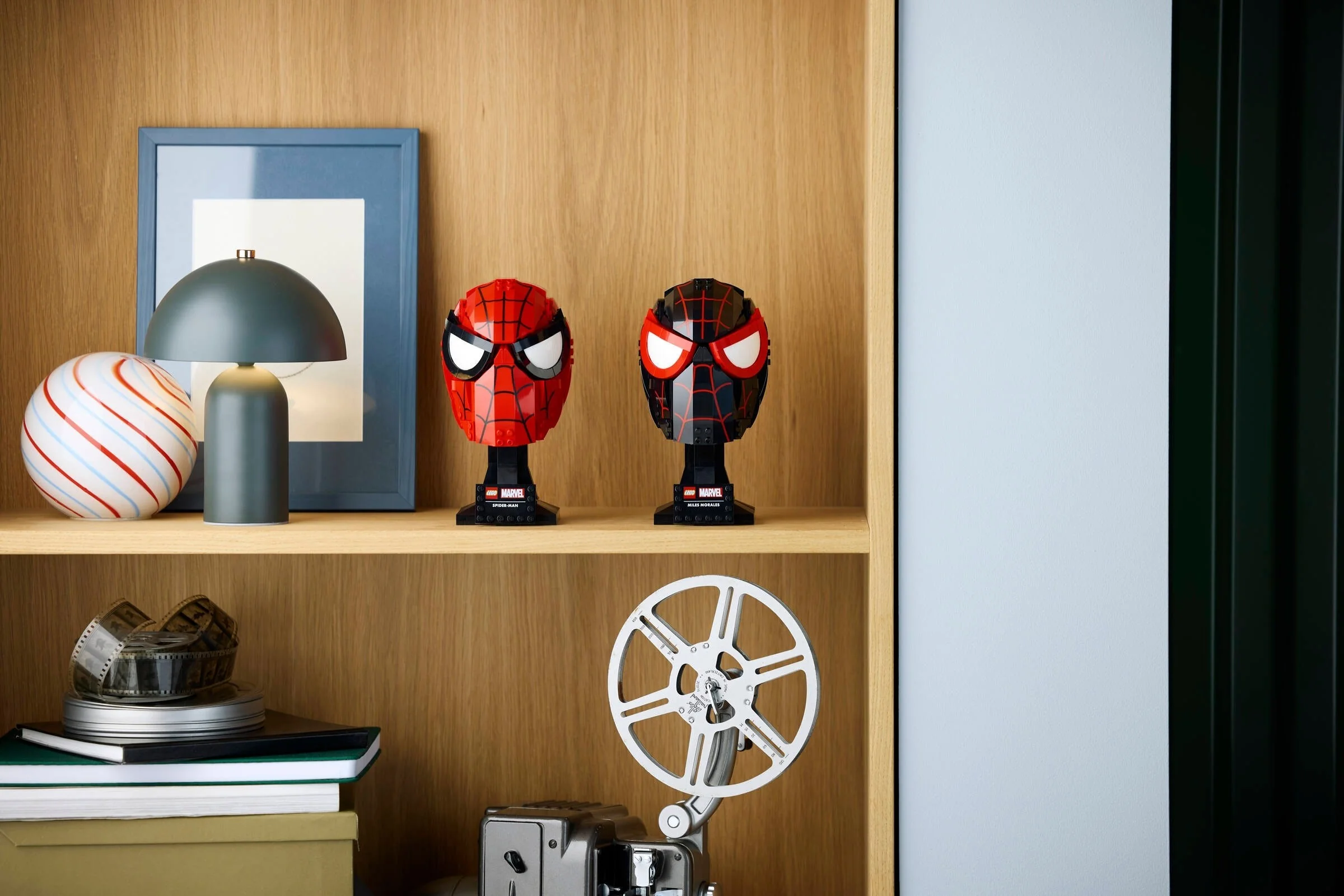 Miles Morales' Maske - Thumbnail 5