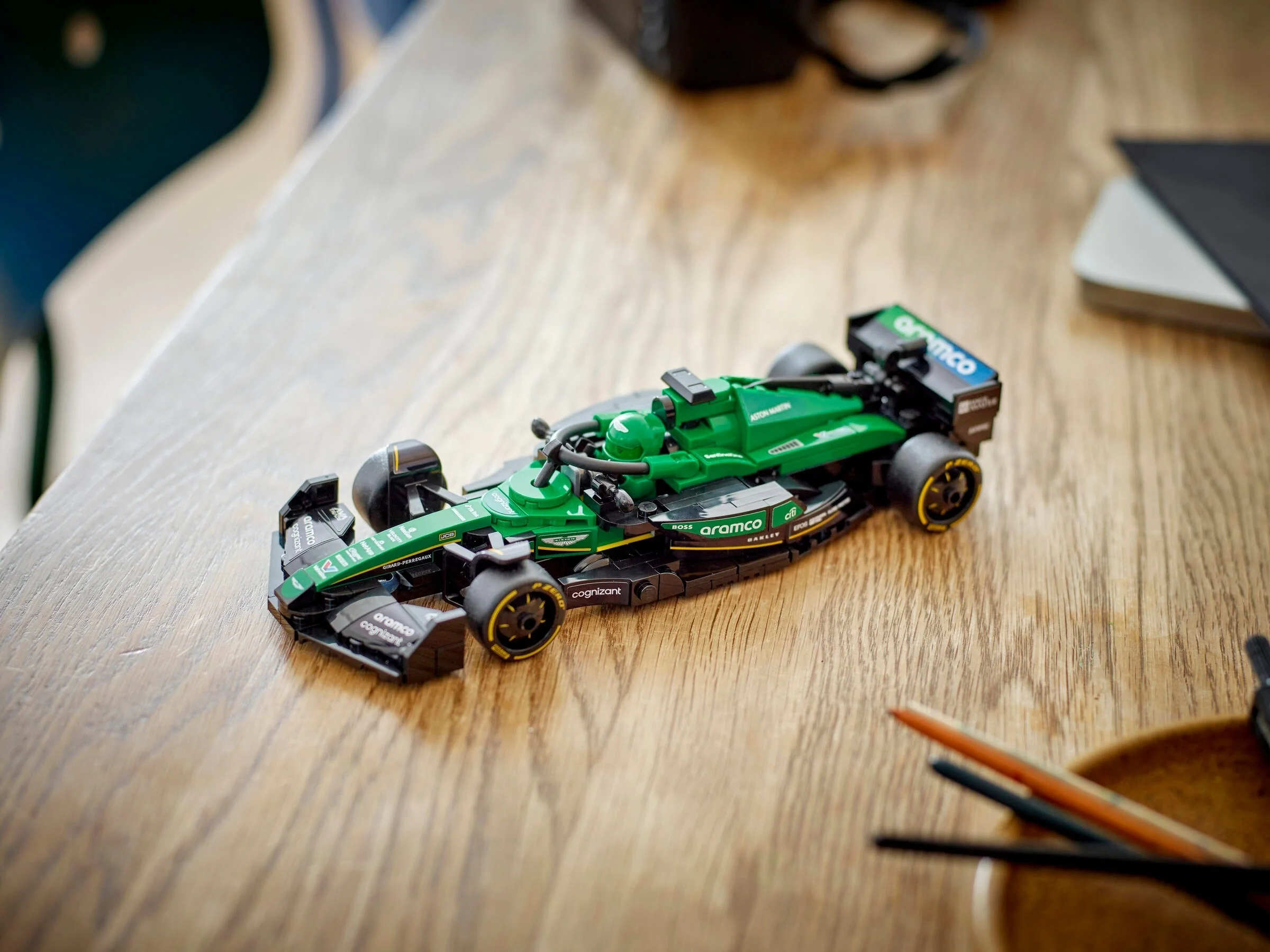 Aston Martin Aramco F1® AMR24 Rennauto - Thumbnail 5