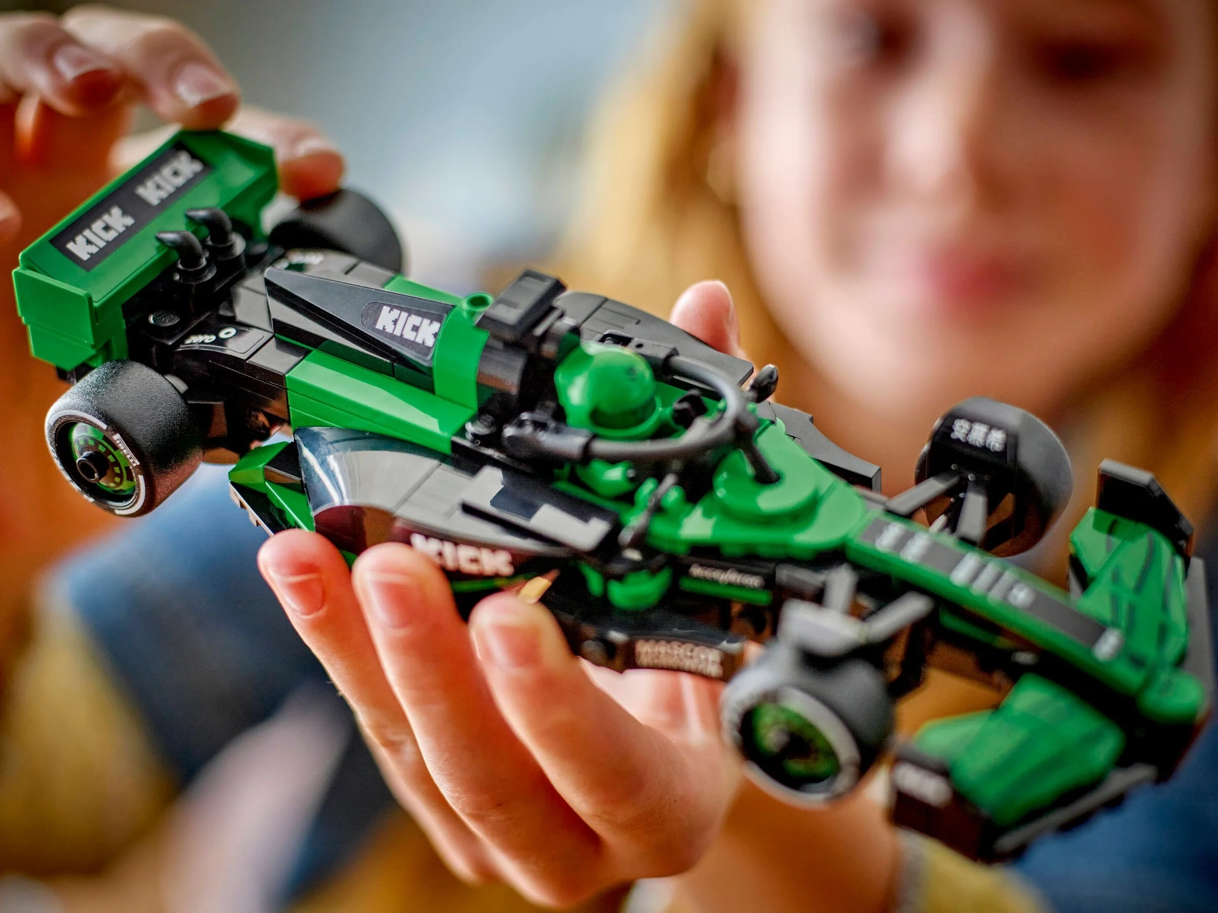 KICK Sauber F1® Team C44 Rennauto - Thumbnail 2