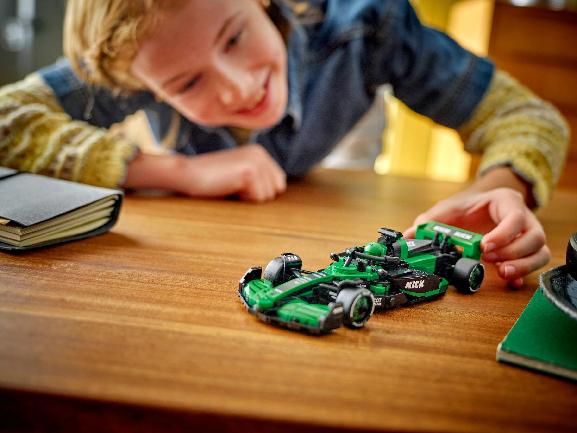 KICK Sauber F1® Team C44 Rennauto - Thumbnail 7